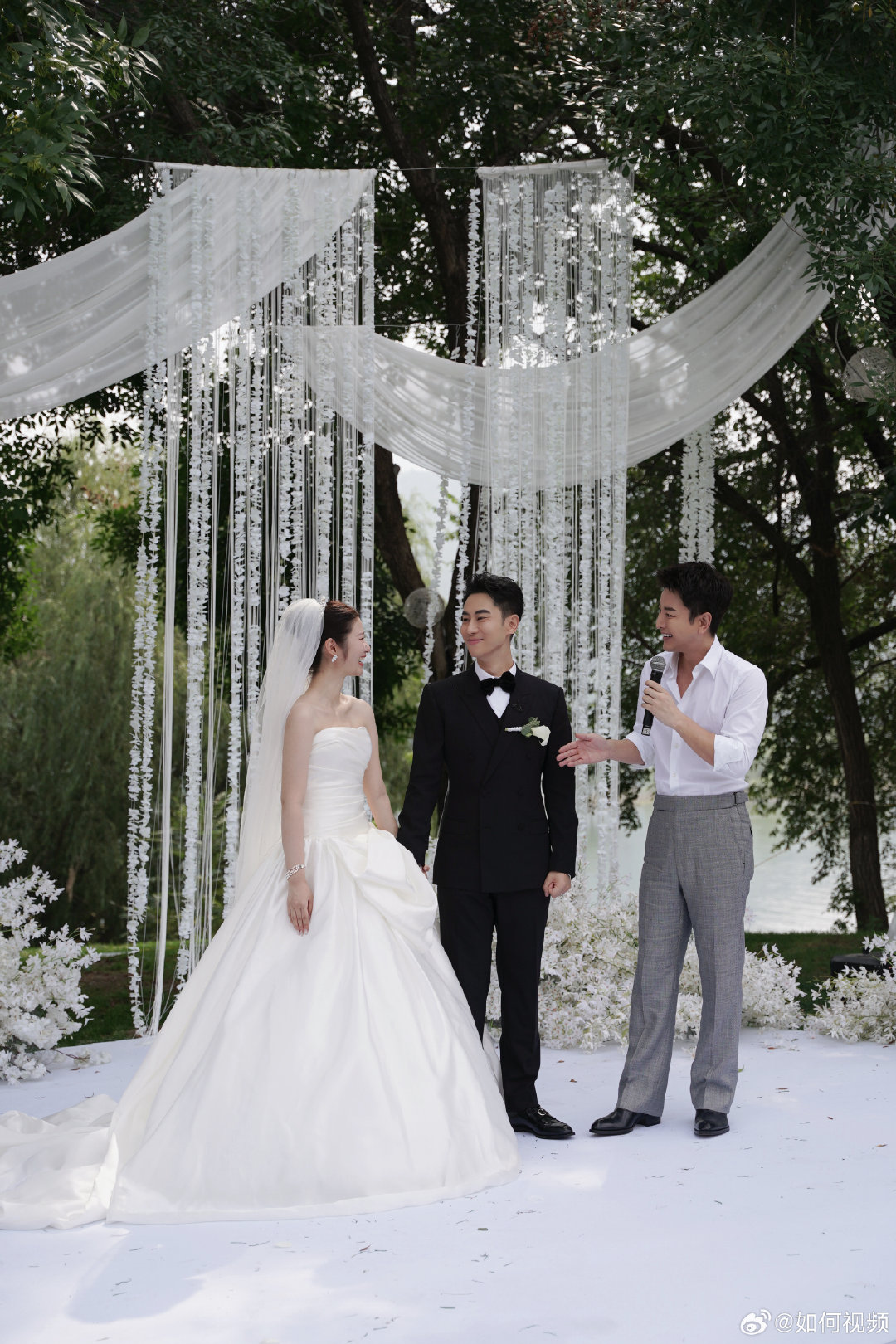 #贾乃亮祝经纪人新婚大喜#贾乃亮这老板真的很难得，物质福利拉满，还懂体恤团队的情绪​