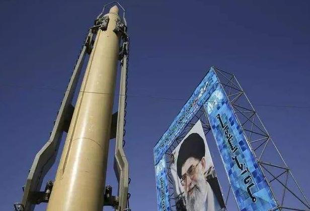 美国计划向中东派遣第二艘航母，伊朗高官表态，如果开战就向以色列扔2000枚导弹！