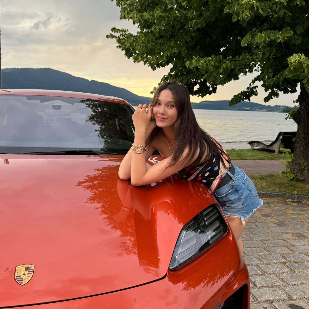 谷爱凌拥有保时捷也会忍不住发朋友圈