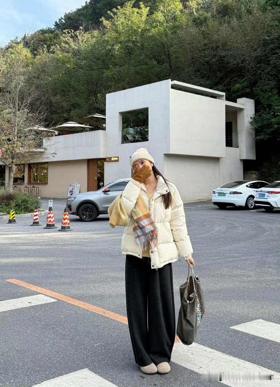 做电商的朋友跟我吐槽，一看到广东的羽绒服订单，心跳就加速。不是怕生意太好，