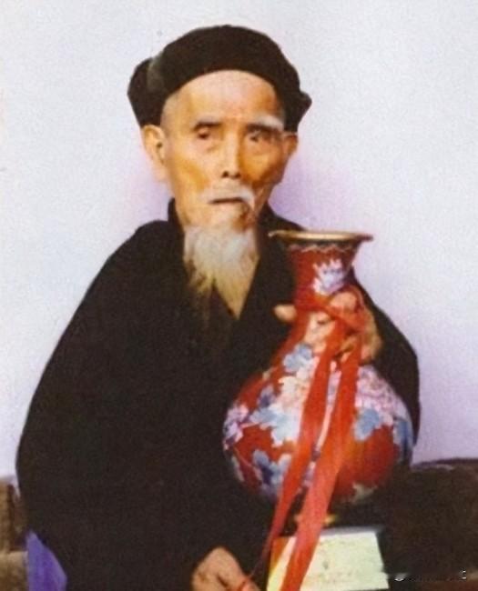 中国长寿之王——龚来发，终身未娶活到了133岁，1995年去世，可令人惊讶的是，