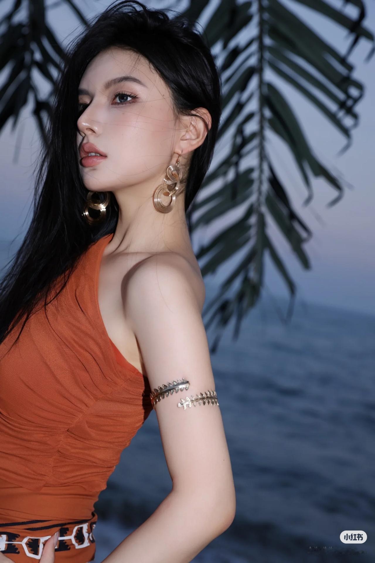 优雅与性感，你会怎么选美女穿搭写真