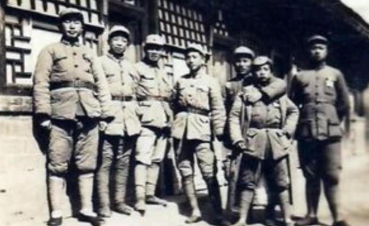 1965年，军科院副秘书长王智涛少将前往上海治病，特意去探望刘亚楼上将。从医院返