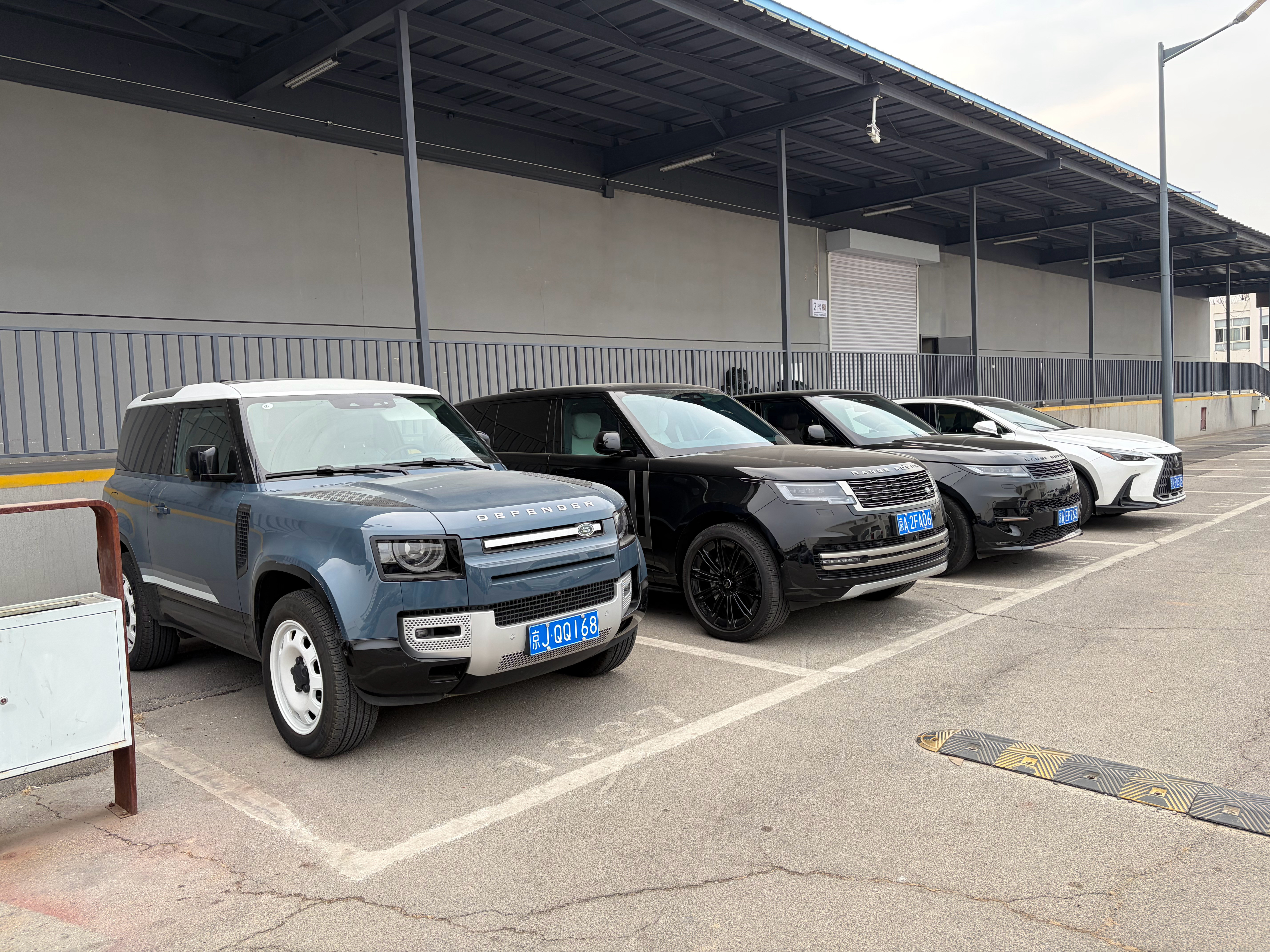 来参加个实拍，感觉媒体圈这个含虎量有点高，掐指一算，应该是二老师的揽胜！溜了溜了