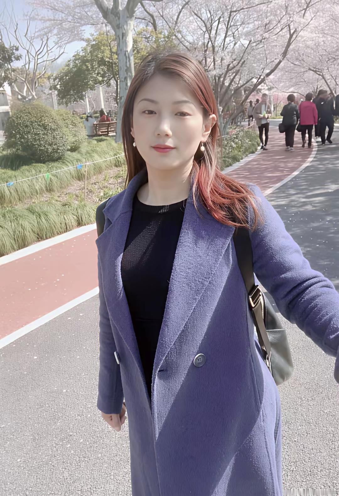 阳光温和公园里走一趟，