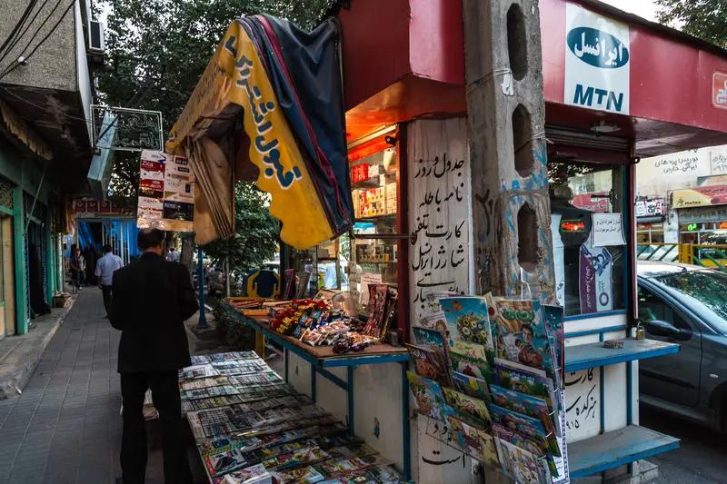 伊朗货币贬值这事，对全球贸易影响还真不少。从伊朗自身来看，货币贬值让其出口商品