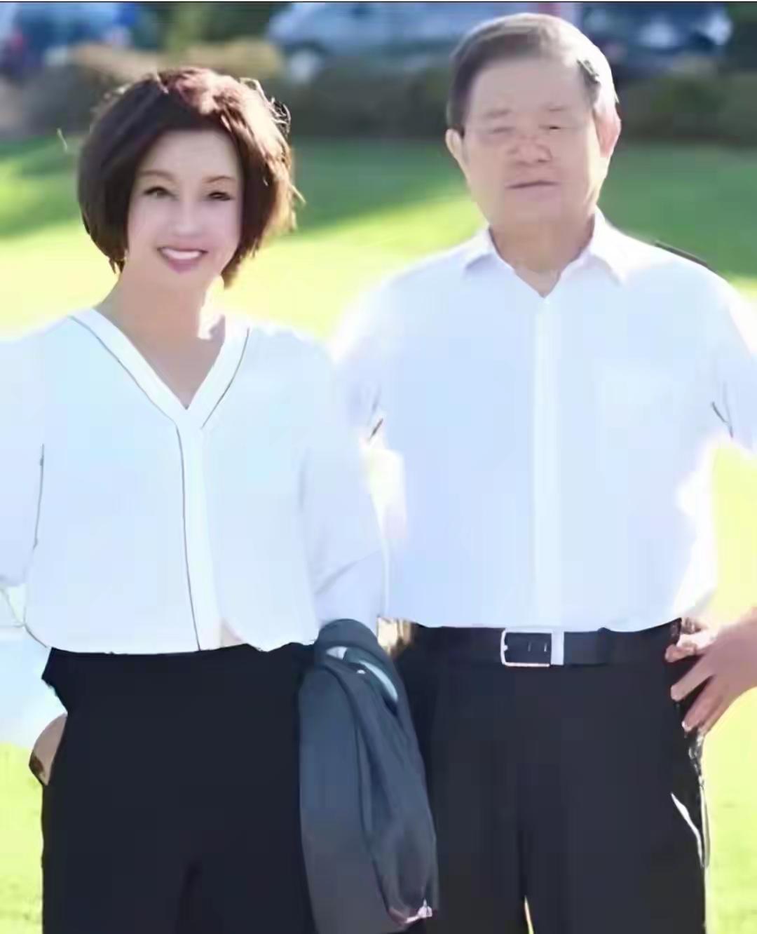 刘晓庆也不没有钱，图什么找八十岁的老公，最后也是分道扬镳。刘晓庆找对象多大岁数