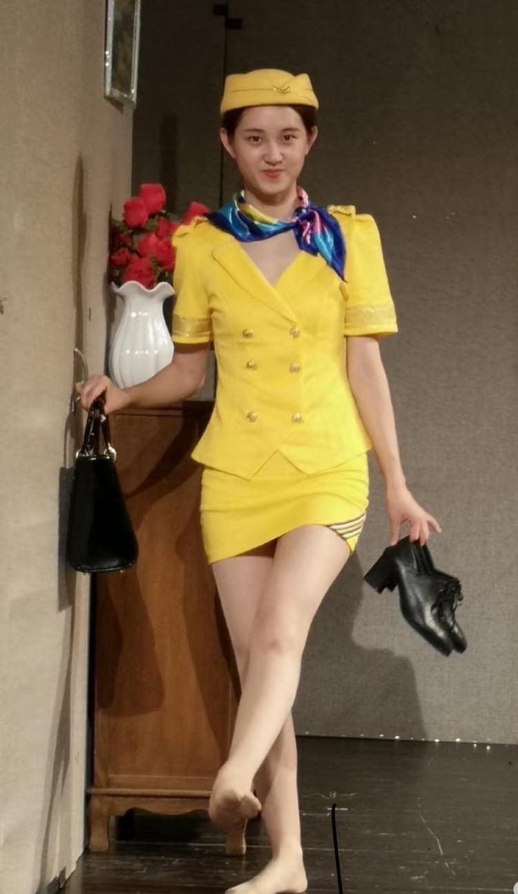 看了郭宇欣以前拍的长剧，发现一个问题：她的脸太“端正”了，有点“老派”放素人