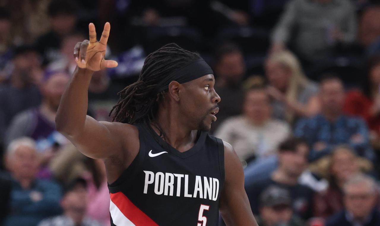 火箭追求霍乐迪！伊森的合同迟迟未能搞定，范弗里特的伤病也是不确定因素，或许火箭可