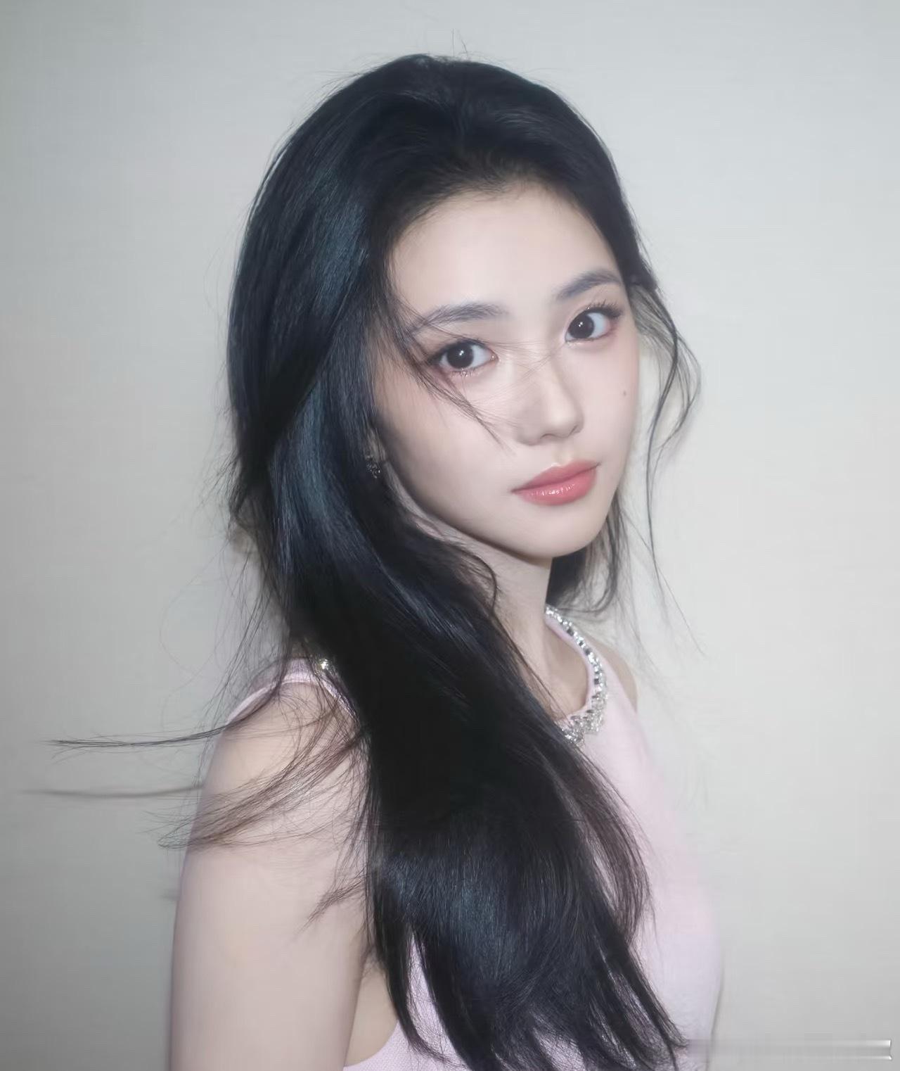 又是披头散发啊[doge]对颜值也太自信了吧​​​