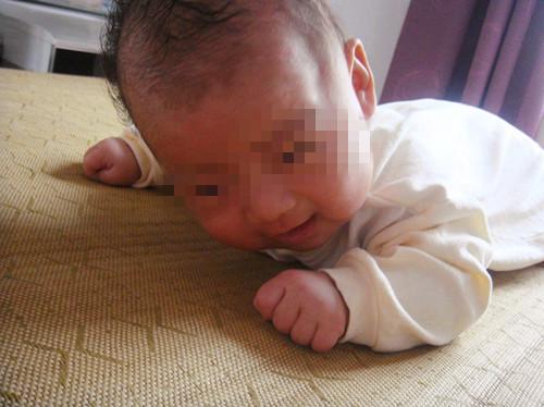 3个月宝宝腹泻吐奶不止, 嫂子送医检查后, 寡妇妈妈欲哭无泪