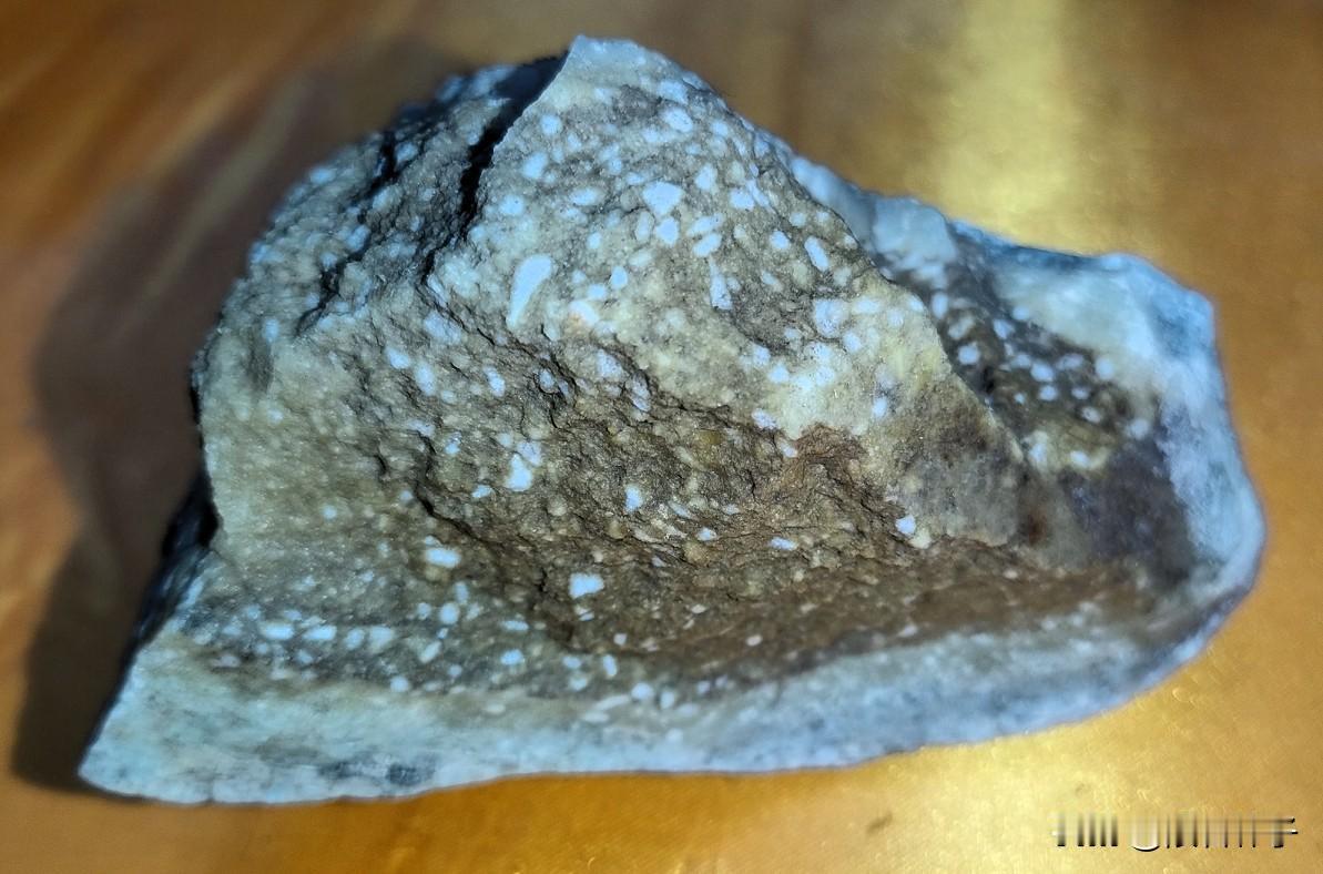 其实早在很久以前我就说过，安庆陨落带的核心，便是大规模的月球高地斜长岩体系。月