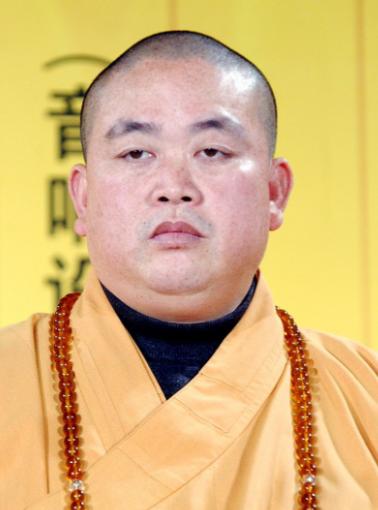 少林寺的速度也太快了！那块刻着释永信名字的碑，昨天还在寺院里立着。今天