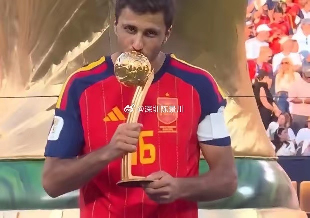 国际足联有点过分了，参加美加墨世界杯报道的记者更过分，金球奖竟然颁给一个进球也没
