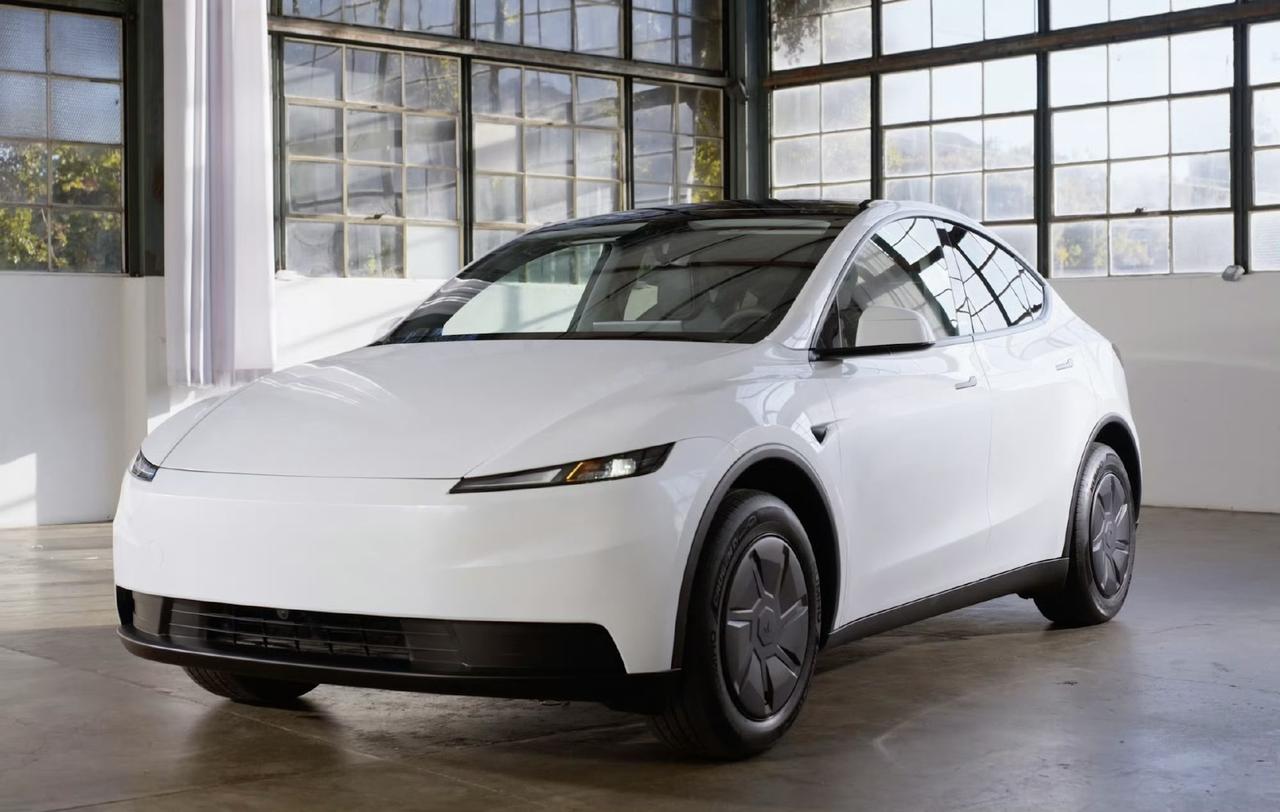 特斯拉廉价版ModelY，这个前脸是认真的吗？走的是简洁风格吗，车头除了2