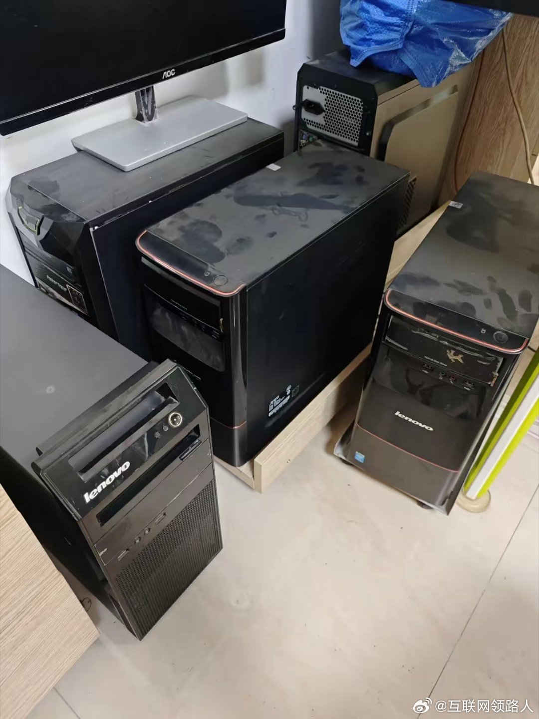 办公室有一堆淘汰电脑，我想挑一台回去用，便拆开查看CPU。这两个CPU，究竟哪