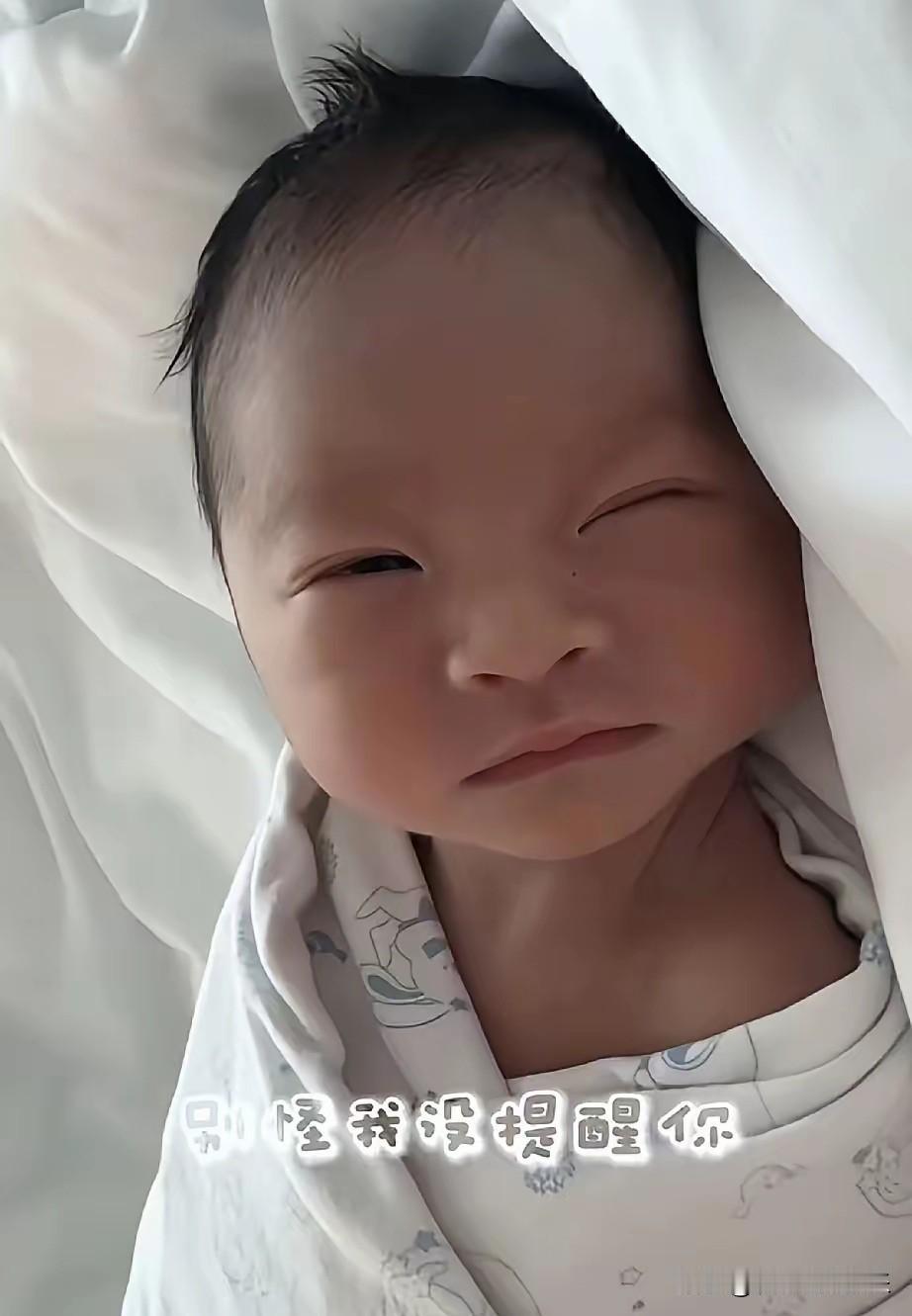 马筱梅晒娃了，刚出生三天的小七宝已经是双眼皮高鼻梁了，颜值太高了好可爱，难怪马筱