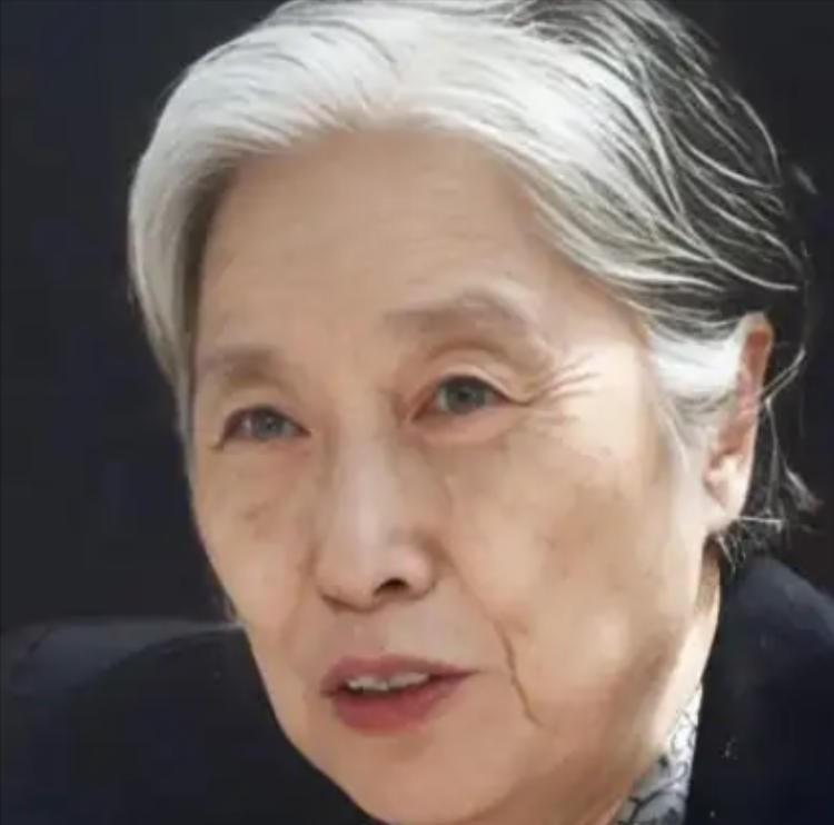 1979年，王光美迈出监狱大门，迎接自由的那一刻，她万万没想到，第一个来探望的人