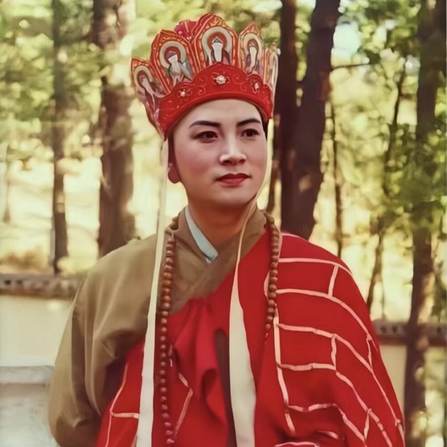 “谁穿上这身衣服谁就是唐僧！”原来当初西游记拍摄过程中，唐僧扮演者换了三个，杨