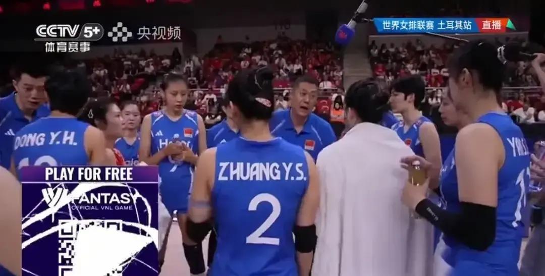 女排世联赛这事儿，乍一看，我们是东道主，直接进总决赛，好像占了天大的便宜可仔