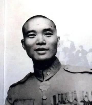 1958年，沈醉去天安门参加阅兵仪式，看见毛主席身边站着的女人，吓得他当场差点魂