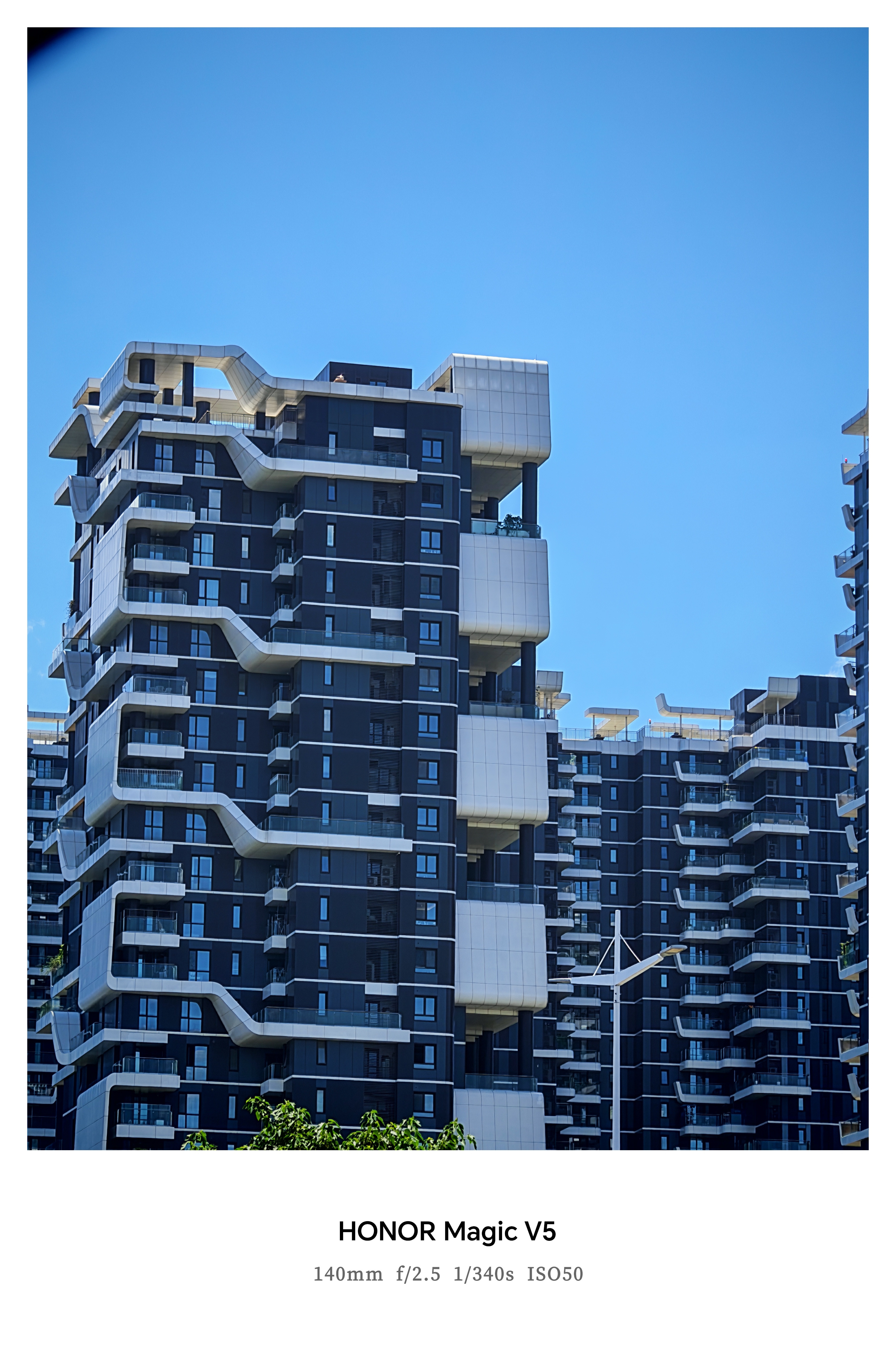 据说是俺们郑州最贵的楼盘之一，这建筑外形咋样。​​​