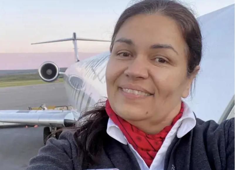 这名空乘太幸运，被抛离飞机却大难不死22日晚间，一架加拿大航空公司的航班降落