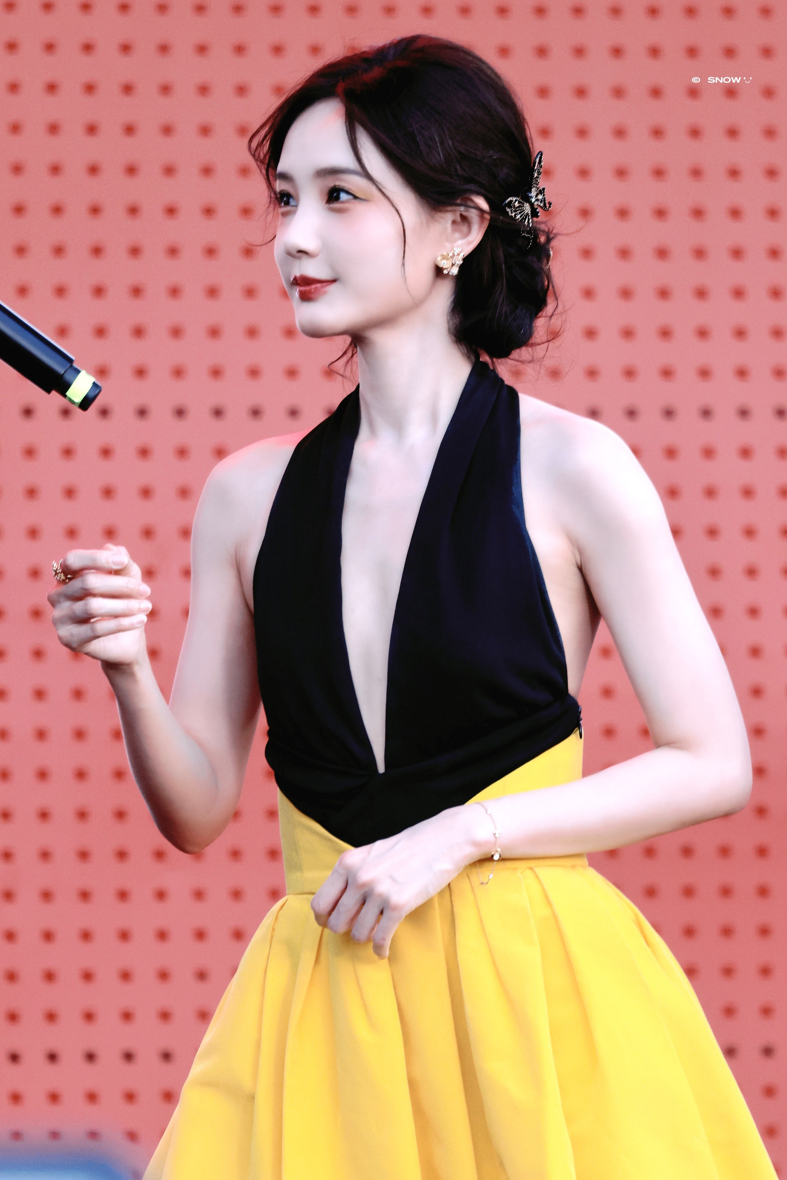 李一桐cos暮色玫影李一桐在复制粘贴的时代，你是手写的诗