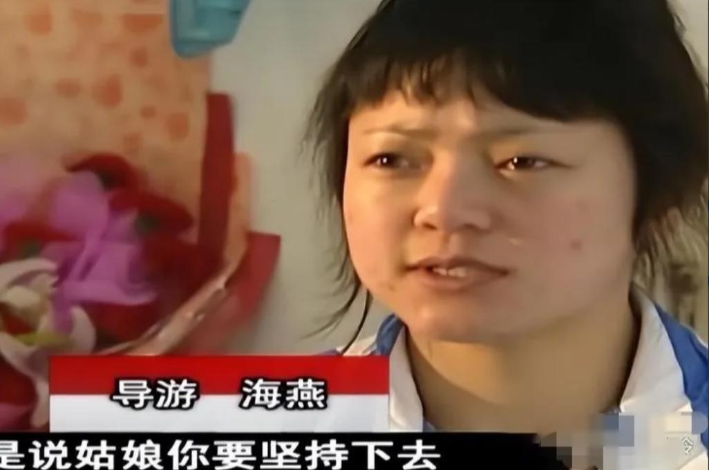 江西女导游车祸昏迷14天，醒来后就告诉母亲：“救我的人，是个白衣男子！”医护人员