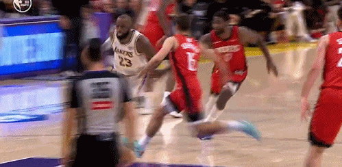被气得跳脚，湖人96-119惨败火箭，这场比赛湖人不但输了这个球还把詹姆斯气得跳