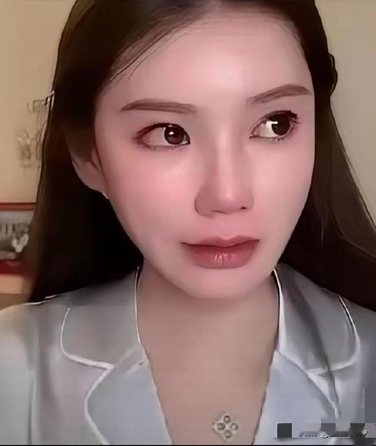 马筱梅直播是小玥儿夜里想妈妈，哭到抽泣，想妈妈了，马筱梅妈妈马上把被子搬过去
