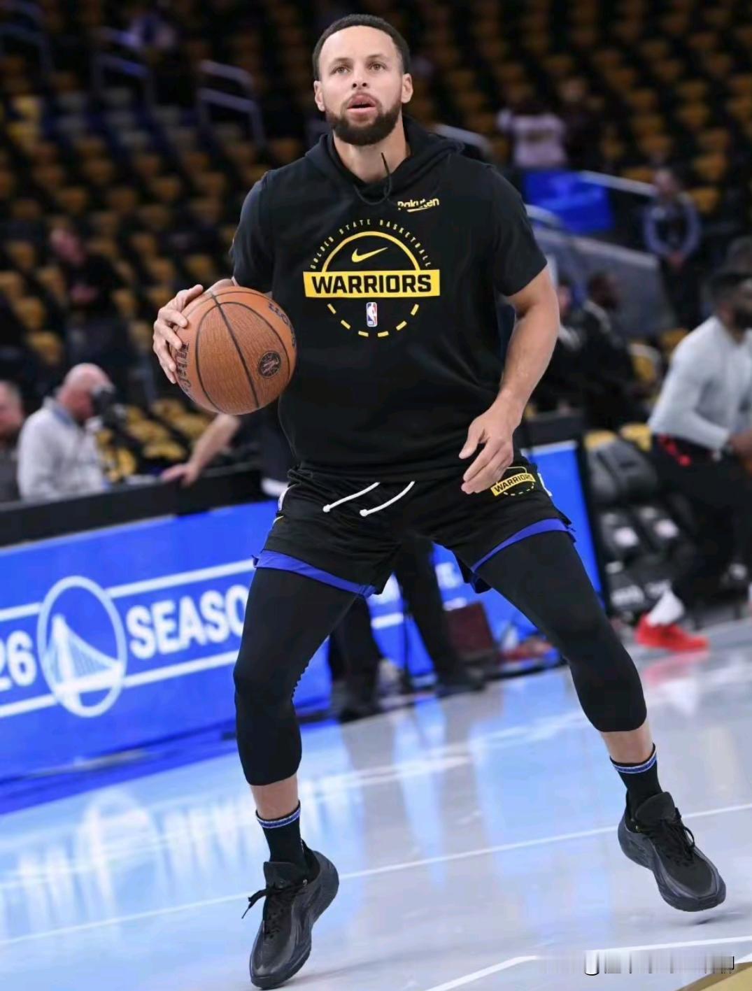 库里有没有希望冲破3万分大关说实话，还是很有希望的目前库里总得分是26284