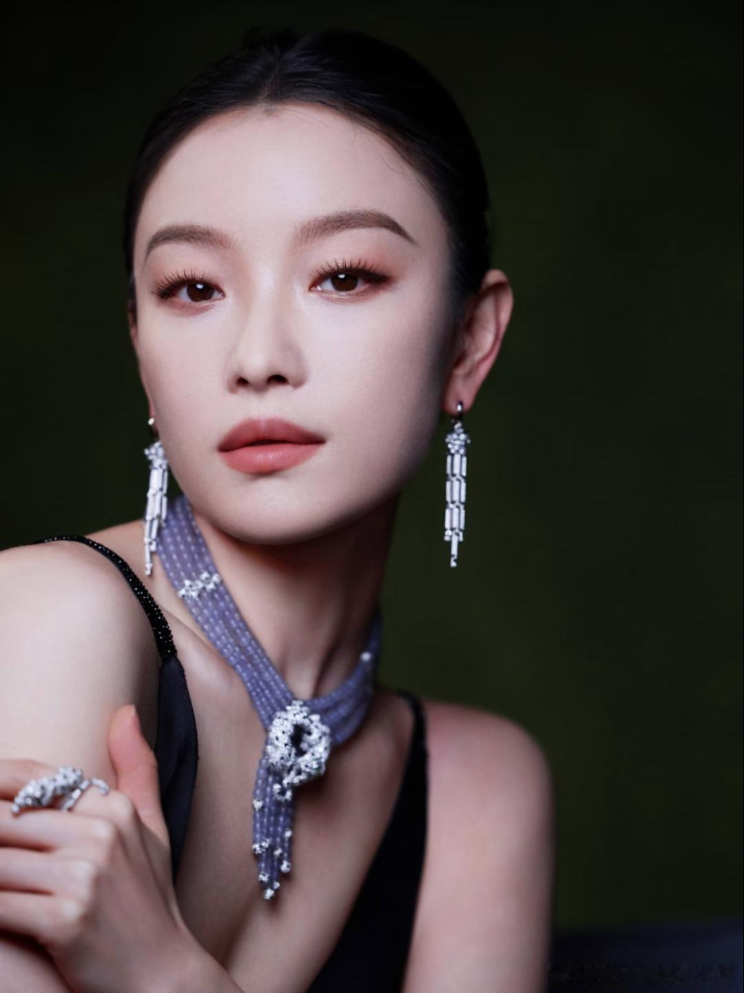 1.网传倪妮接下来将主演腾讯剧集《瓦猫》，项目预计11月在云南开机，拍摄周期约