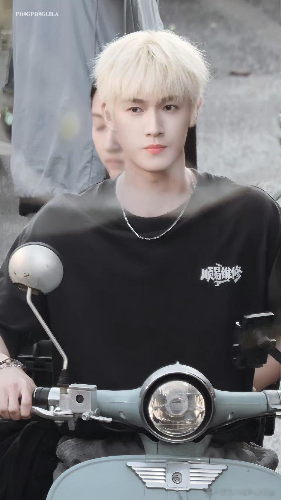 期待李昀锐，小林今年上跑男直接刷新了新的收视纪录，大家看奔跑吧以后都会发现，李昀