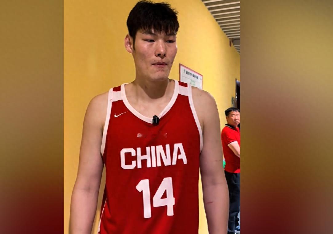 广东队传来最新三个消息，第一个消息让人很意外！第一个消息：国青中锋正式加盟