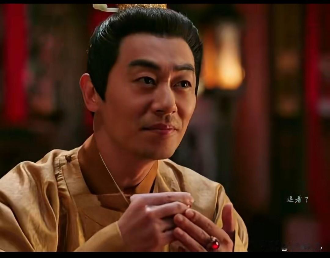 李成和白依梅结婚了。《大生意人》今日已播放到14集。朱亚文饰演的李成，是一个自