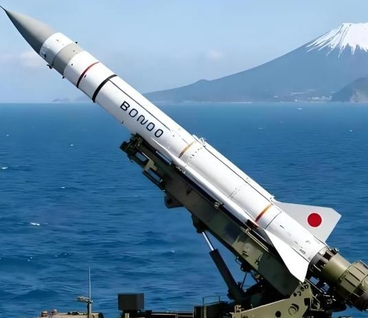 一位日本华人曾公开断言：中日一旦开战，中国不是日本的对手，因为日本武器领先中国30年。他还提醒中国人