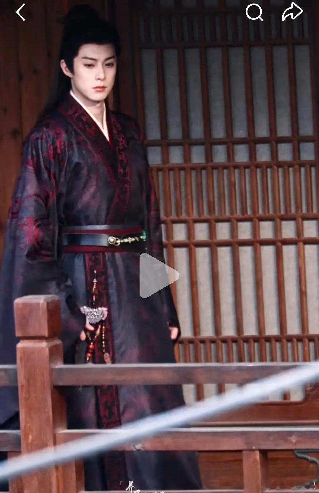 这个妆造像少年郎吗，真的不是很懂