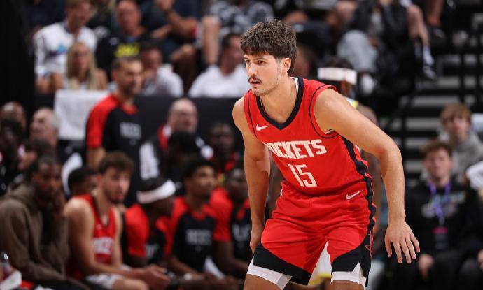 小谢的球商与投射天赋比小里高很多，起点高多了，看怎样成长了，目前主要对抗不行，横