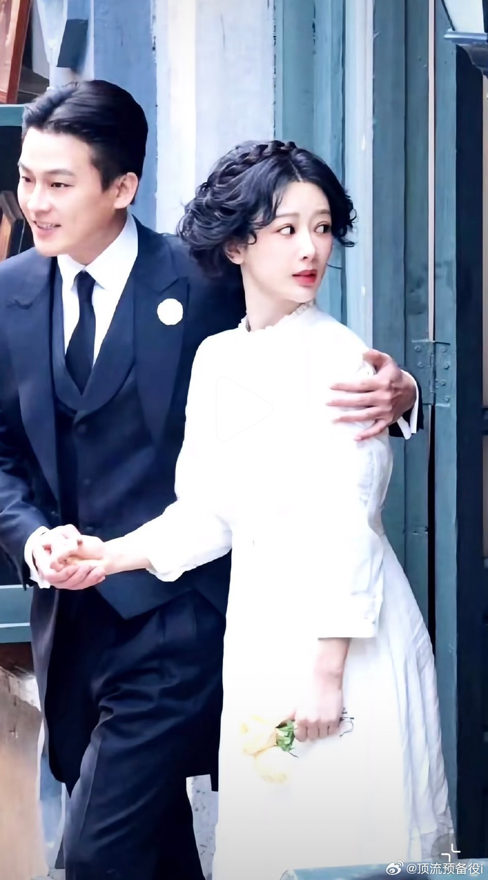 杨紫欧豪《玉兰花开君再来》婚纱路透，好优雅的杨紫女士好有气质