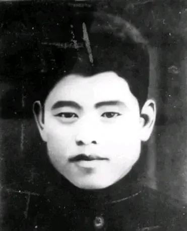 1943年，韩增丰中弹倒地，日军师团长欣喜若狂，第一时间过来验尸，谁知韩增丰却突