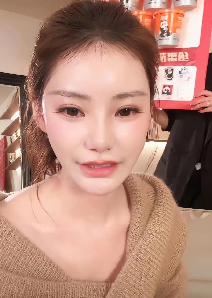 谁也没料到，曾经热热闹闹的直播间，会以这样一种方式悄然换了节奏。很多人习惯了张兰