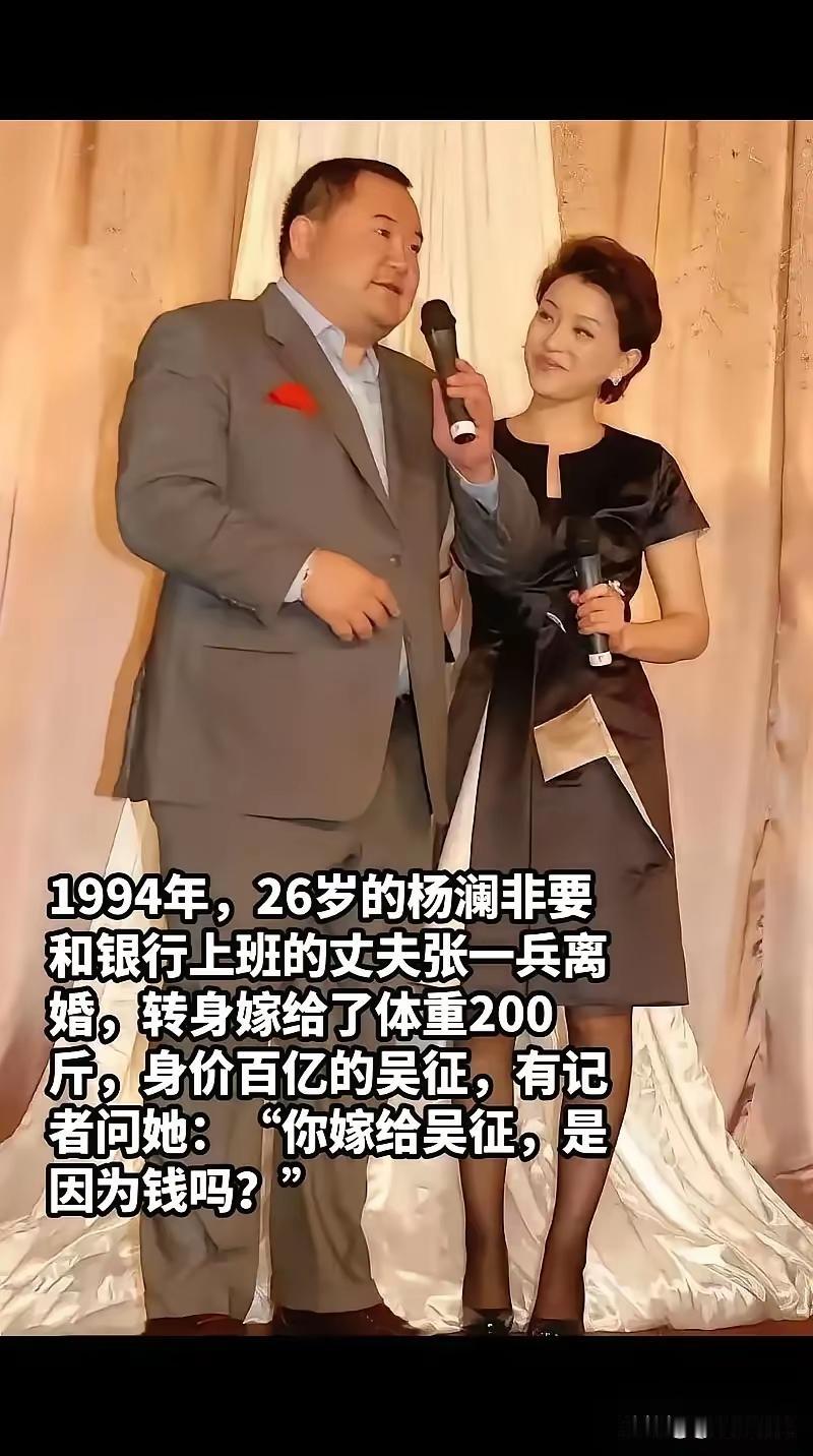 看看人家的眼神就知道了，肯定是因为爱情，眼神中透露出来的除了欣赏还是欣赏！！