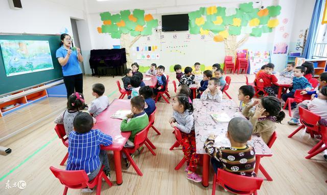 “孩子, 妈妈给不了你大房子, 但我能做到每天去幼儿园接你”
