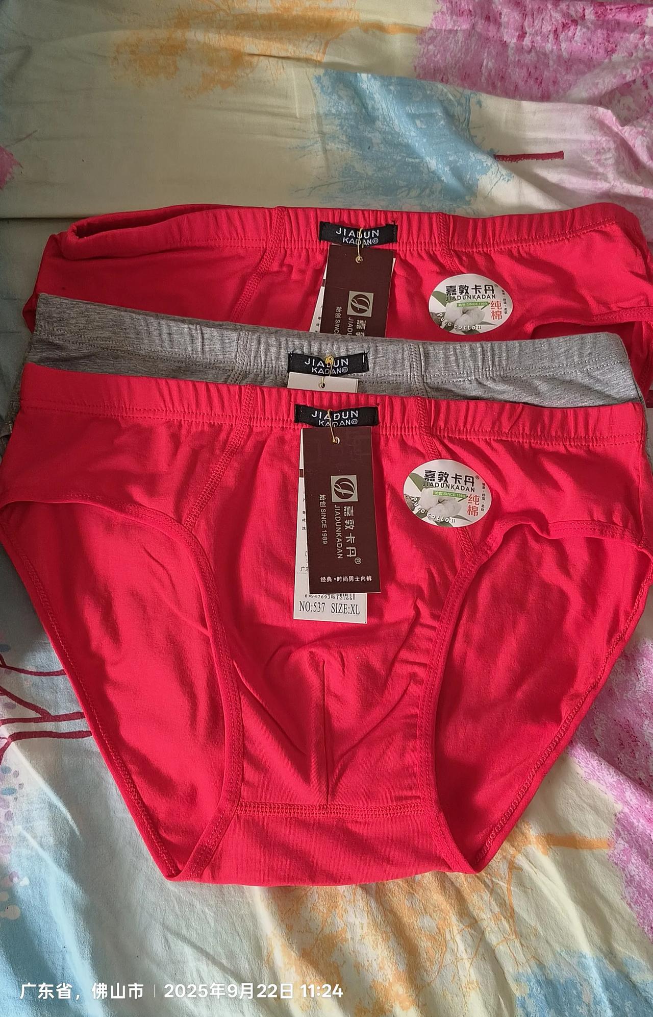 刚买回来的衣服、裤子之类，有没有必要先清洗后再穿呢？看到有些人，把刚买回来的衣