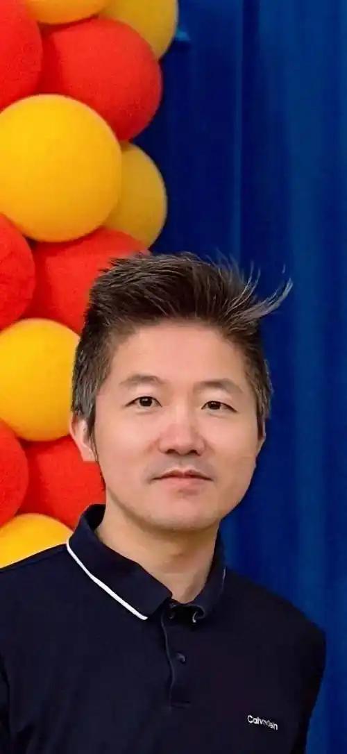 阿里巴巴的前销售总监，早已在国内实现财富自由的陈理，因为实现财富自由之后移民美国