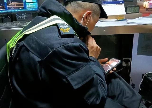 浙江杭州，两名保安夜间地下车库巡逻，偶遇车内男女，对方支付400元希望私下了