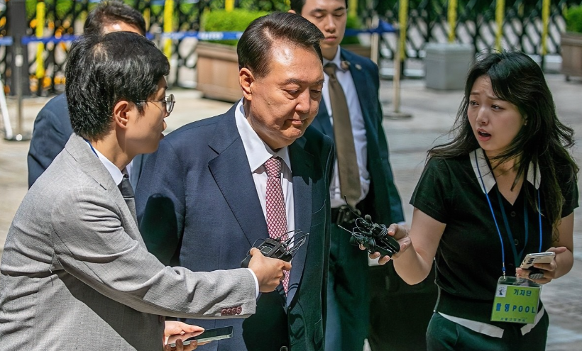 尹锡悦第6次审判当地时间6月9日，尹锡悦第6次出席涉嫌带头发动内乱以及涉嫌滥用