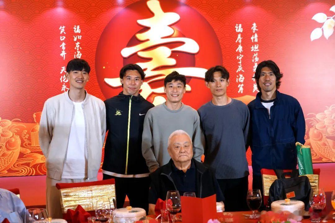 一张泛黄的存折，一场连办14年的师徒团聚会2026年5月11日，是中国
