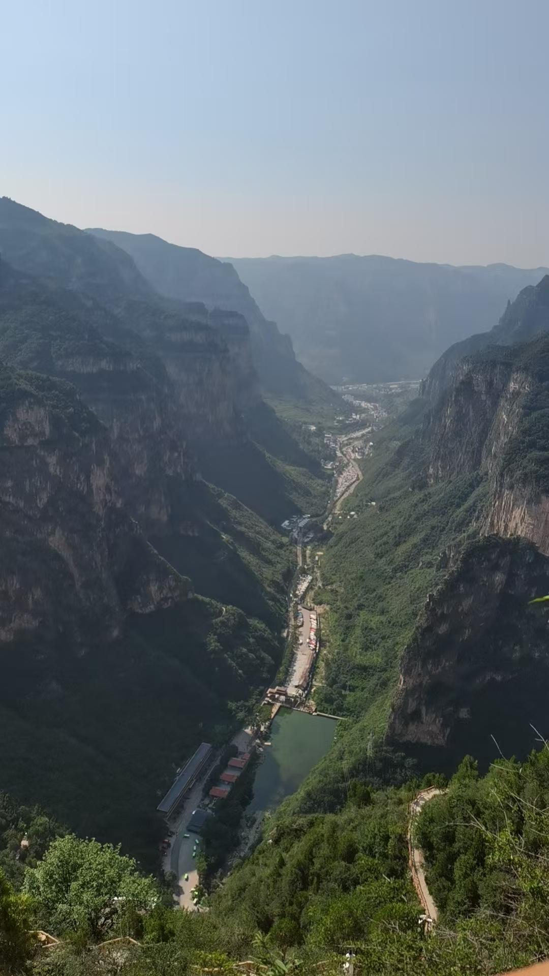 老婆与儿子去太行山大峡谷玩了两天，每人总共消费650元，报团每人328元，吃饭1
